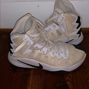 Nike Black and White Hyperdunk!